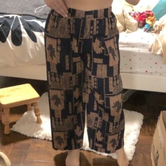 Printed Wide-Leg Pleated Pants - Picture 10 of 12